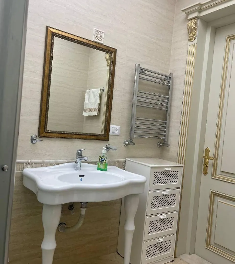 Classical Apartment In Heart Of باكو أذربيجان