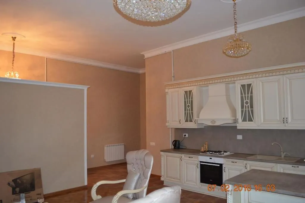 Classical Apartment In Heart Of باكو